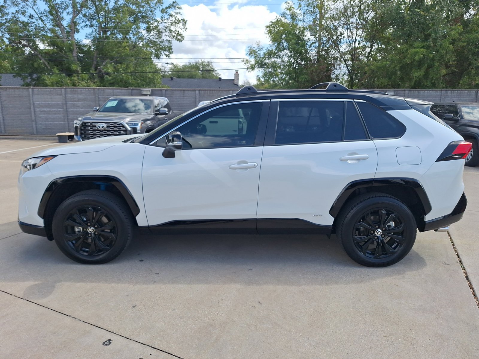 Used 2025 Toyota RAV4 XSE w/ Advanced Technology Package AWD/4WD image 3