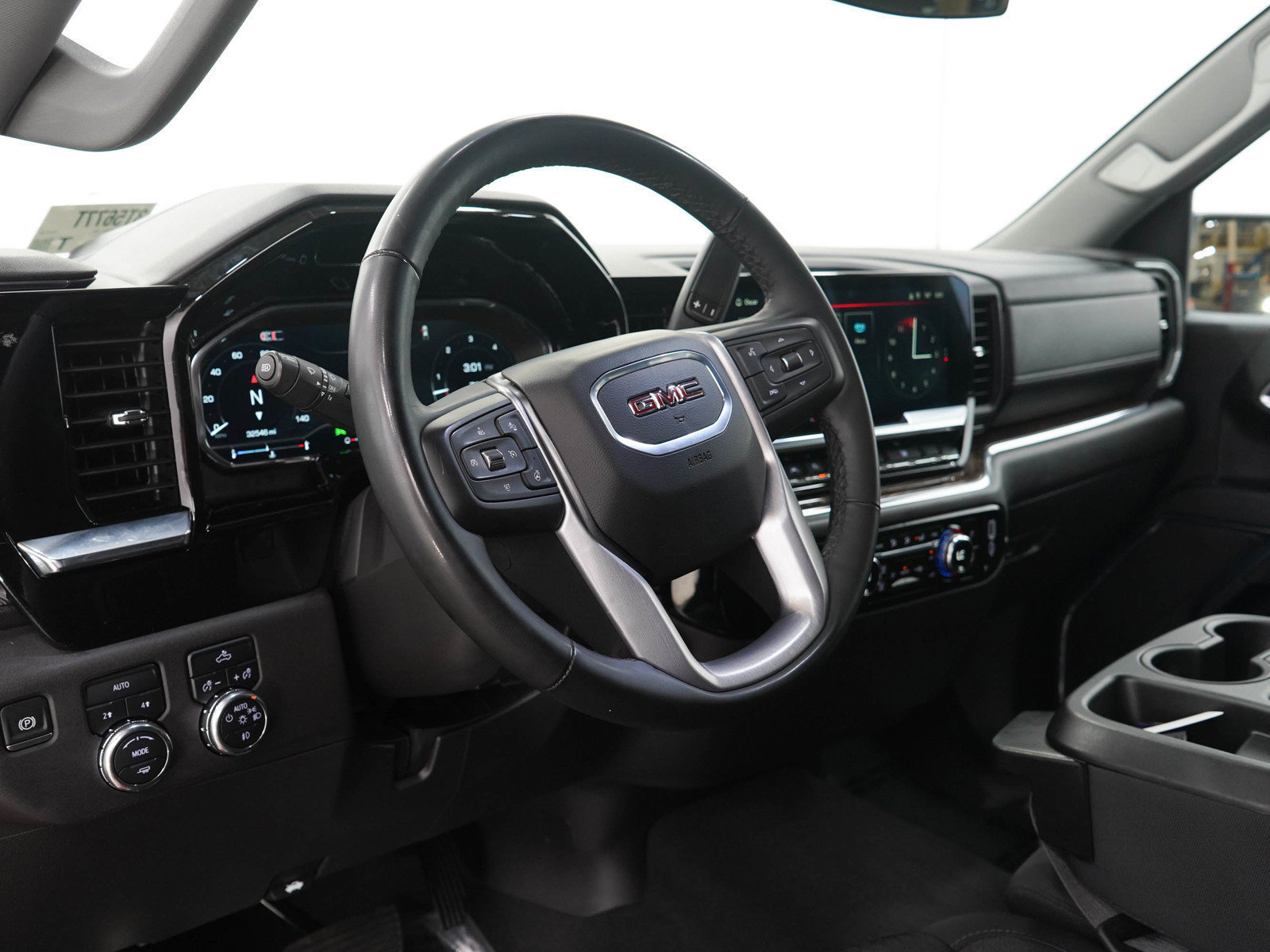 Used 2024 GMC Sierra 1500 Elevation w/ LPO, Elevation Black Package AWD/4WD image 25