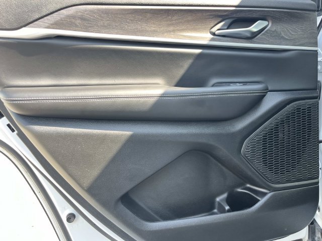 Used 2025 Jeep Grand Cherokee L Limited AWD/4WD image 19