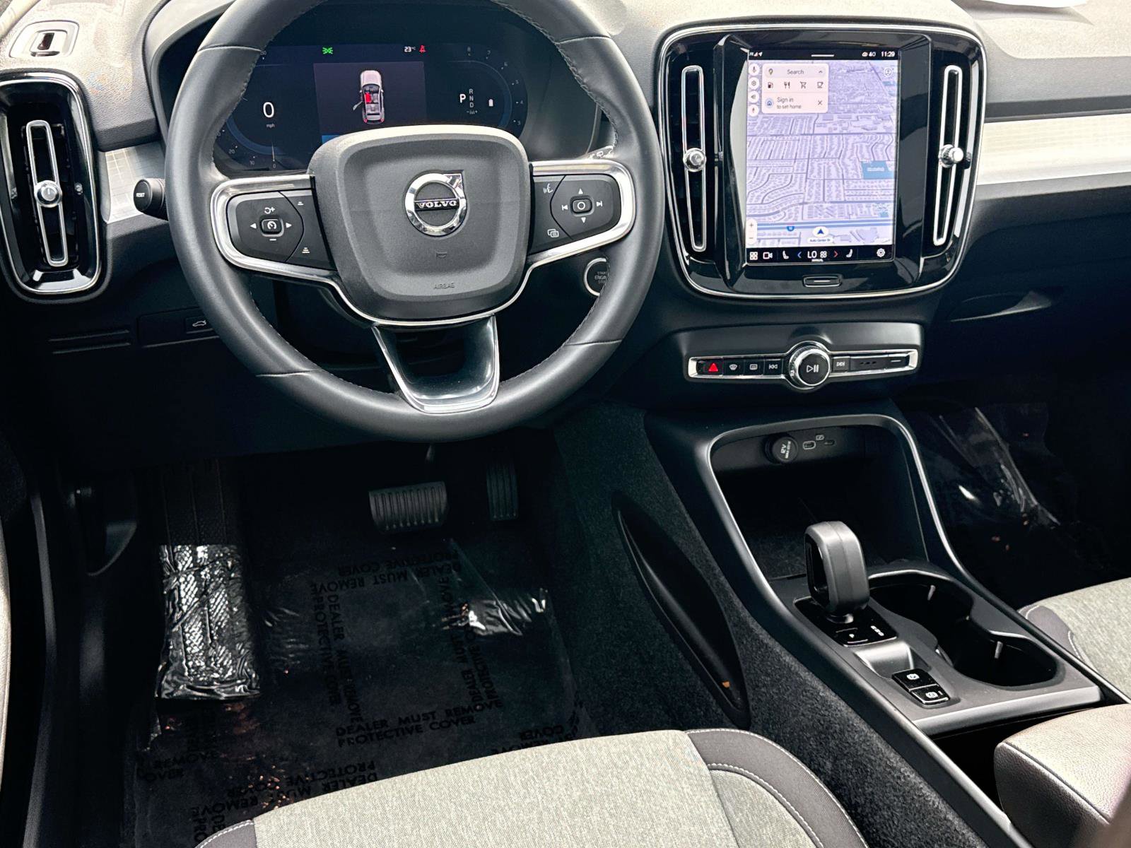 Used 2024 Volvo XC40 B5 Core image 9