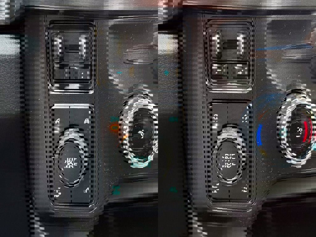 New 2026 Ford F250 Lariat w/ Black Appearance Package image 29