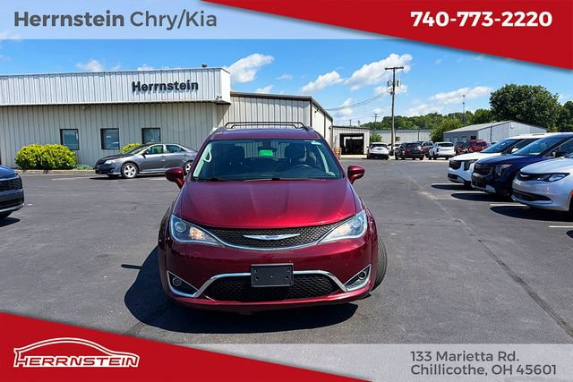 Used 2019 Chrysler Pacifica Touring-L FWD image 2