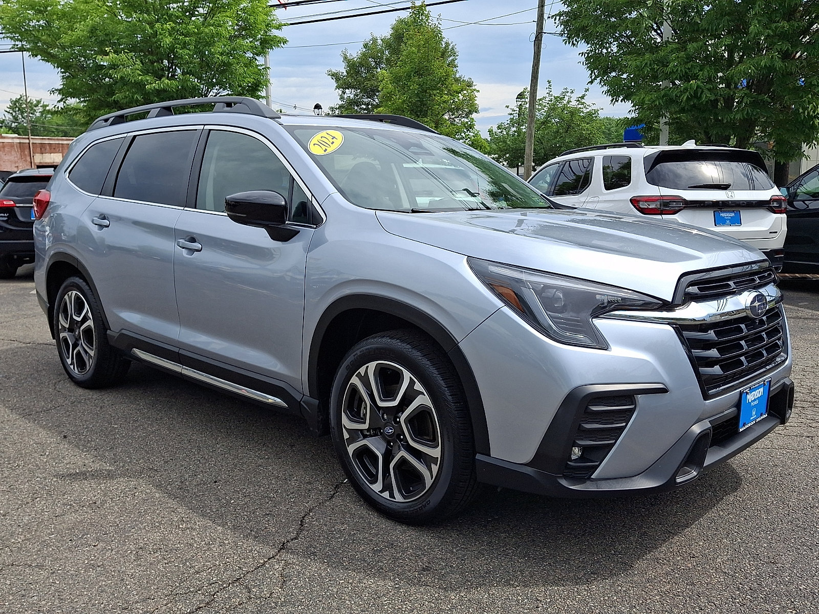 Used 2024 Subaru Ascent Limited w/ Technology Package AWD/4WD image 3