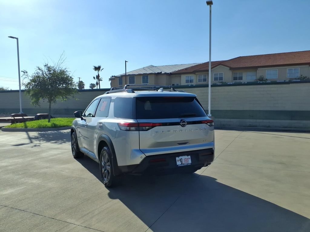 Used 2024 Nissan Pathfinder SV FWD image 3