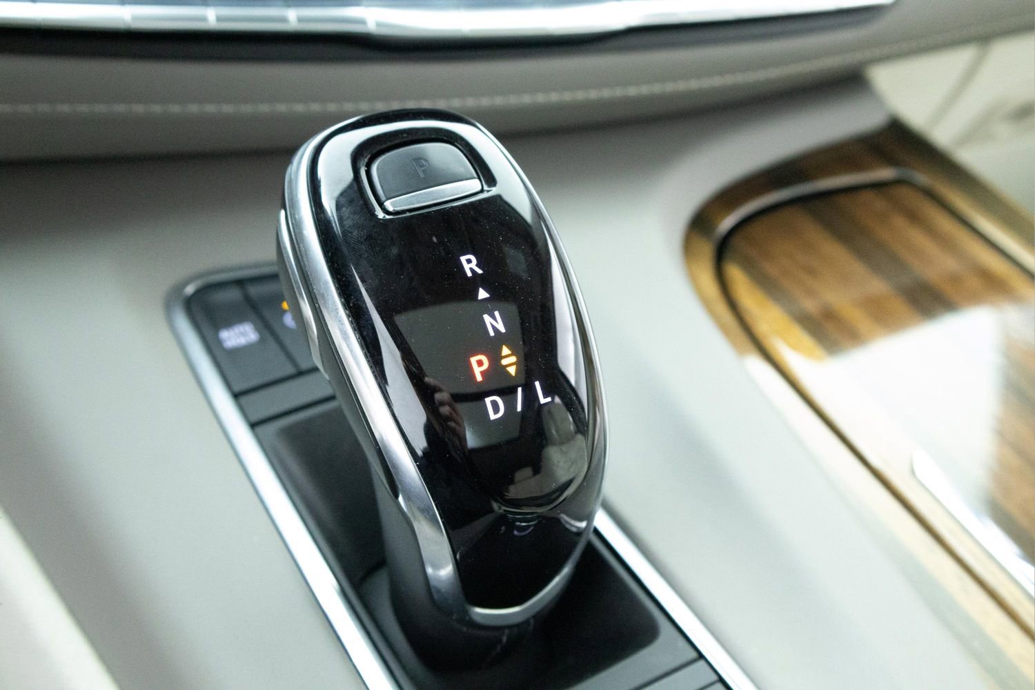 Used 2024 Cadillac Escalade ESV Sport Platinum w/ Heavy-Duty Trailer Package AWD/4WD image 15