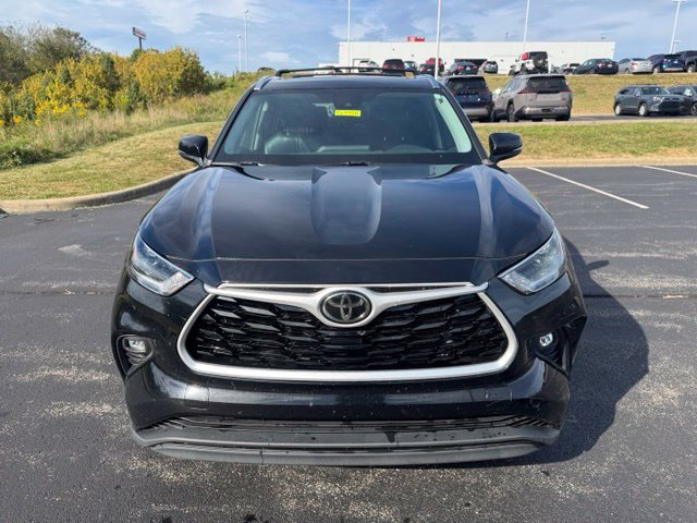 Used 2021 Toyota Highlander XLE AWD/4WD image 8