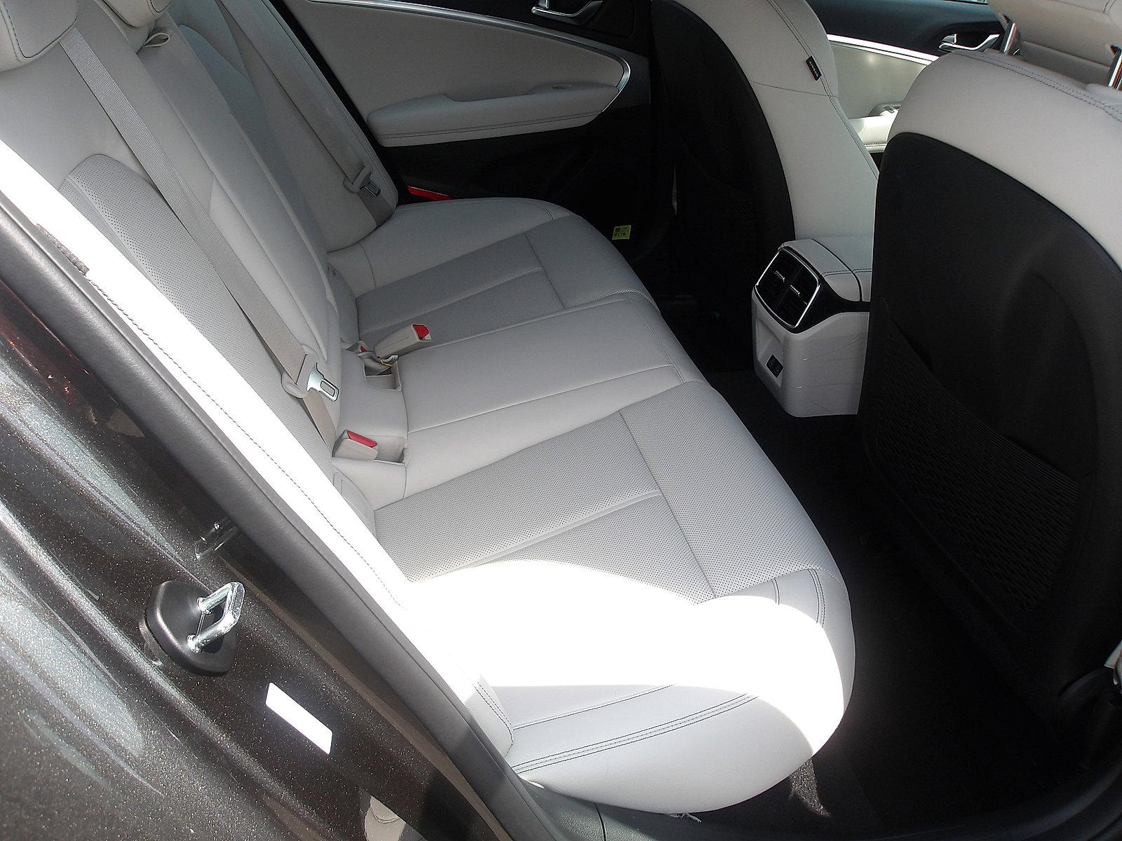 Used 2025 Genesis G70 2.5T image 10