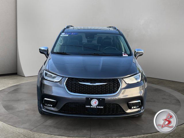 Used 2021 Chrysler Pacifica Limited w/ Premium & Safety Sphere Group AWD/4WD image 2
