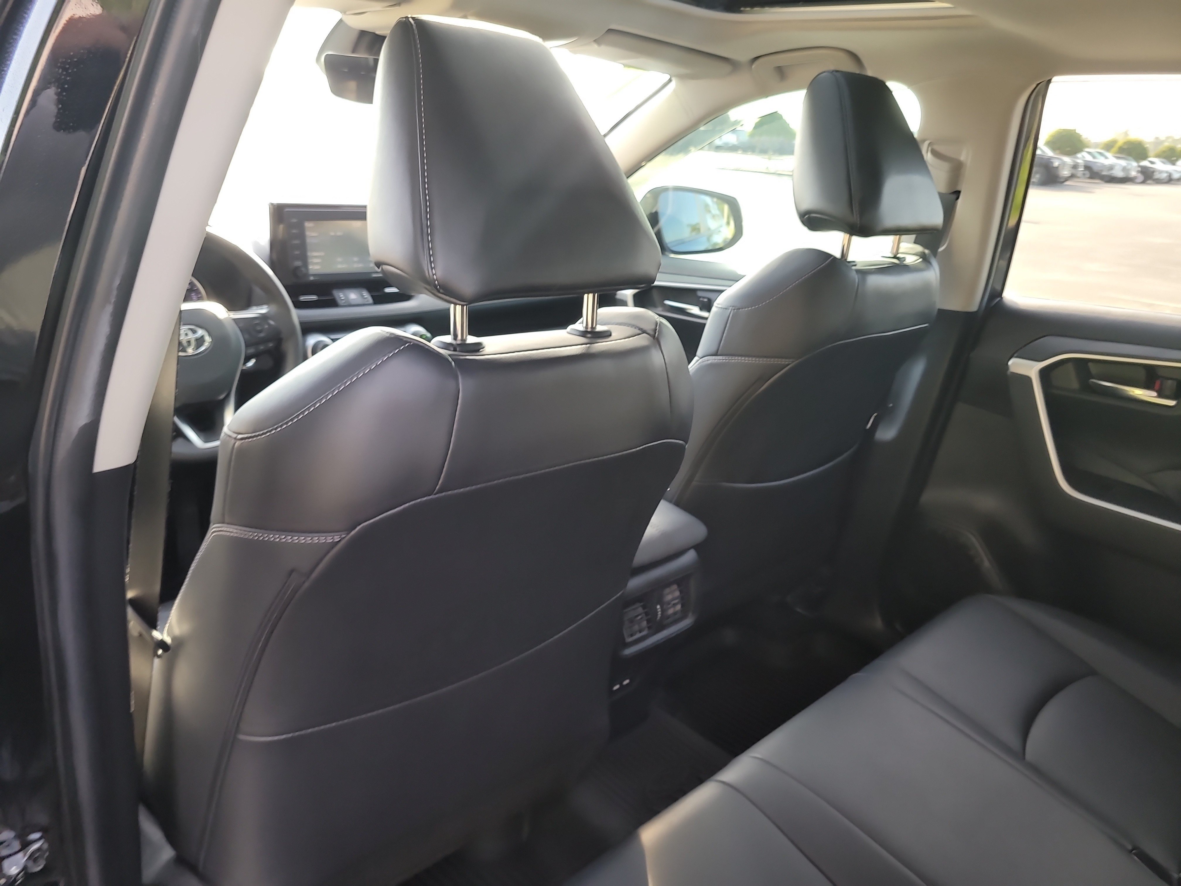 Used 2021 Toyota RAV4 XLE Premium FWD image 14