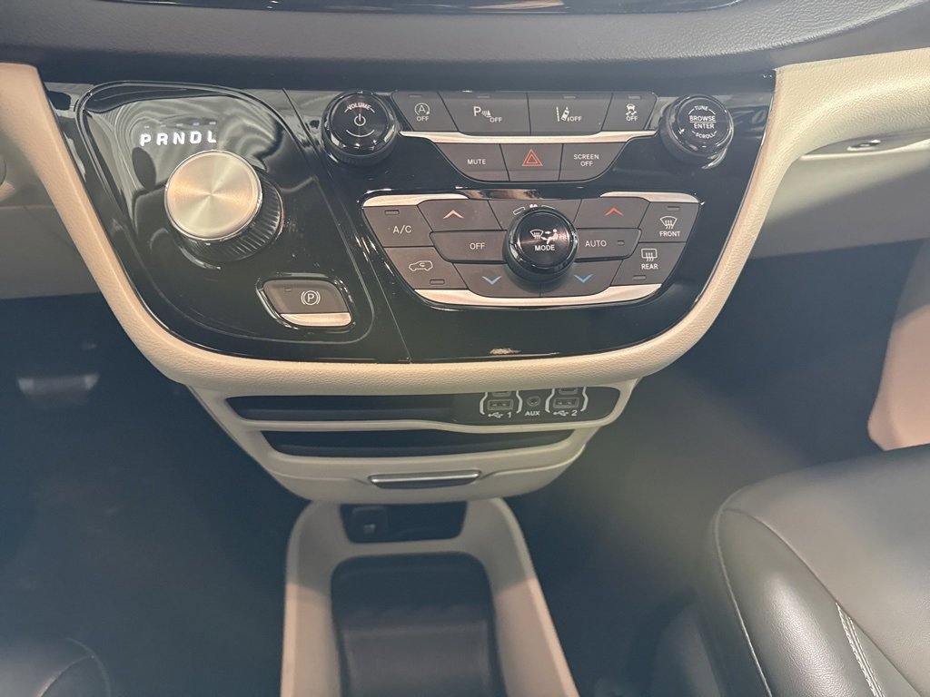 Used 2024 Chrysler Pacifica Touring-L image 20