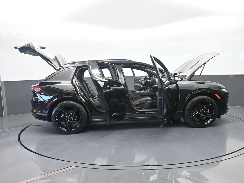 Used 2024 Chevrolet Equinox EV RS FWD image 75