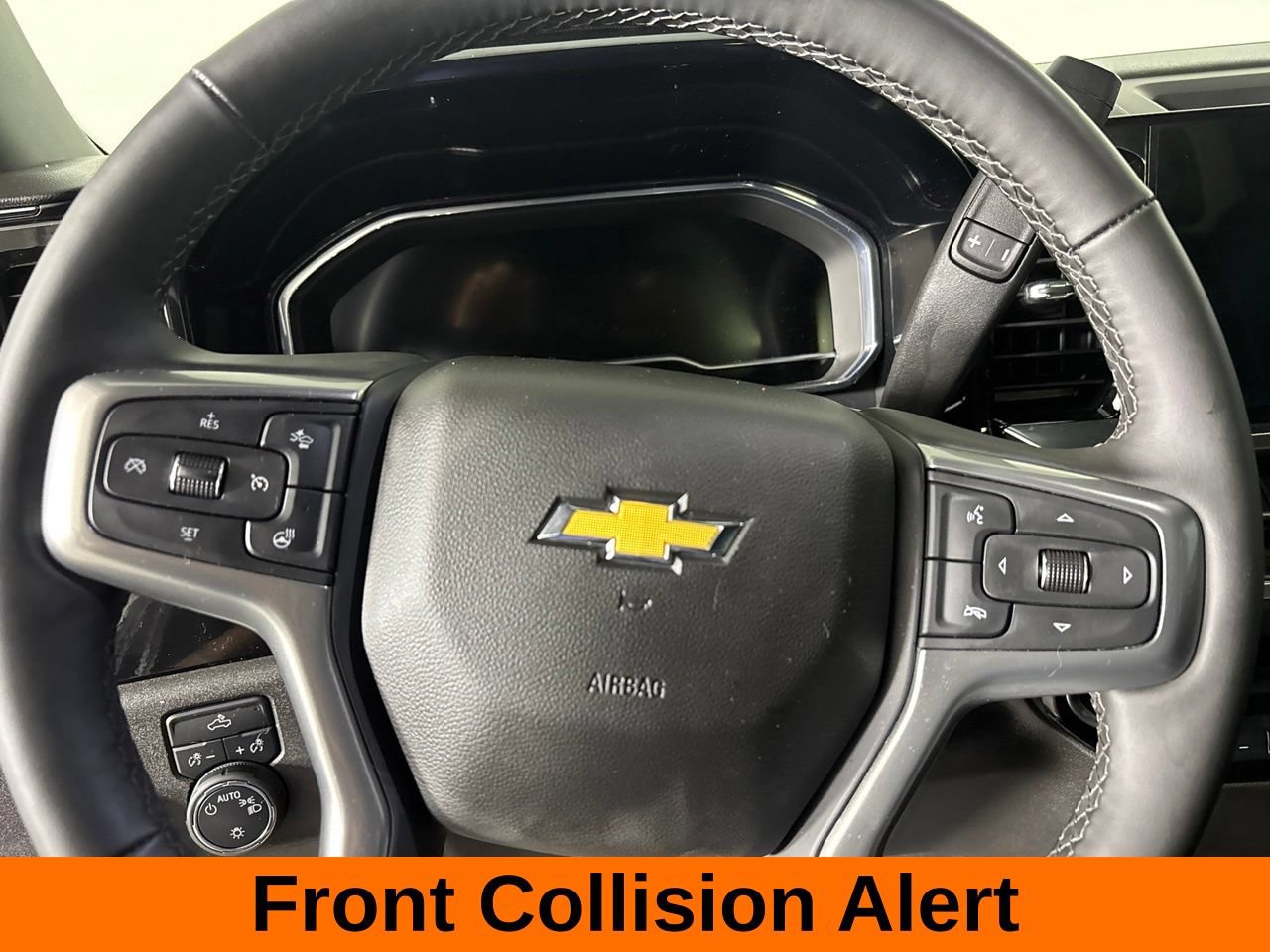 Used 2025 Chevrolet Silverado 1500 LT AWD/4WD image 15