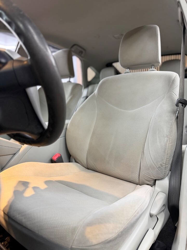 Used 2013 Toyota Prius Three image 3