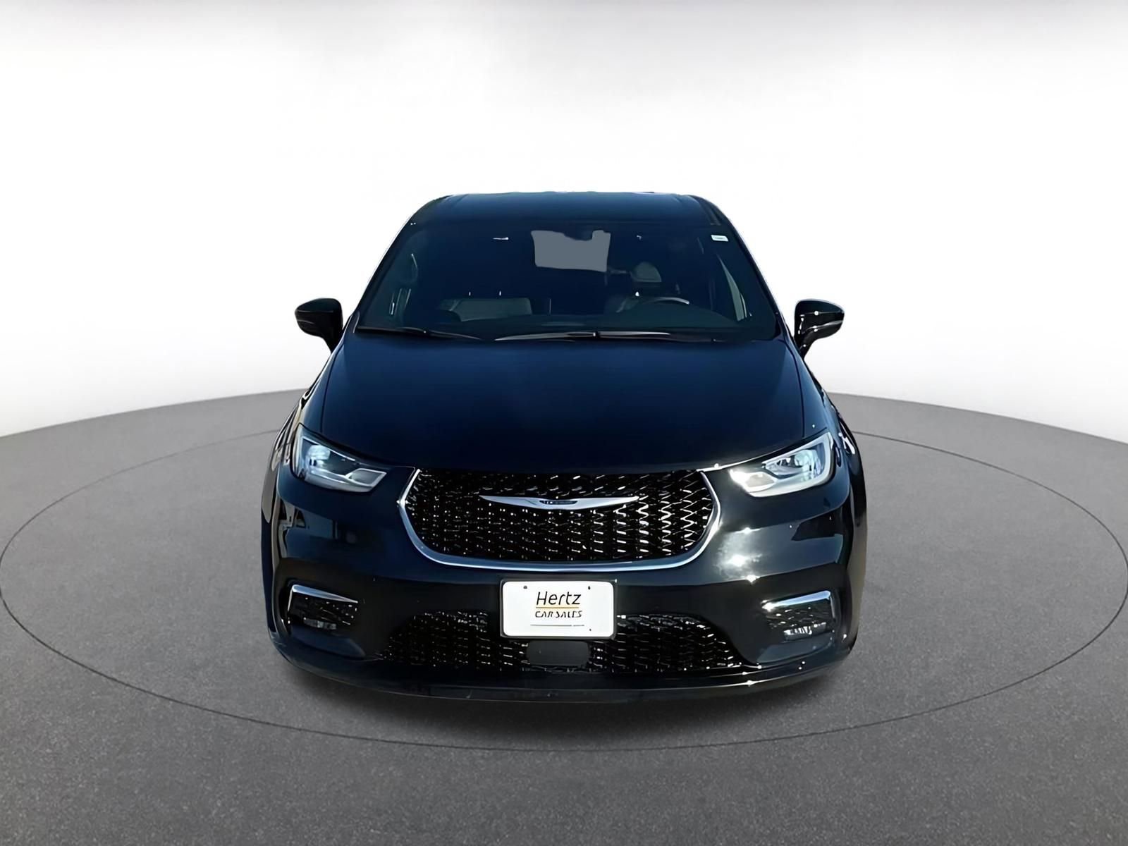 Used 2025 Chrysler Pacifica Select image 4