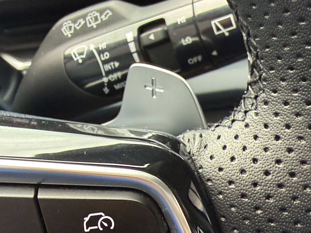 Used 2025 Kia Carnival EX FWD image 30