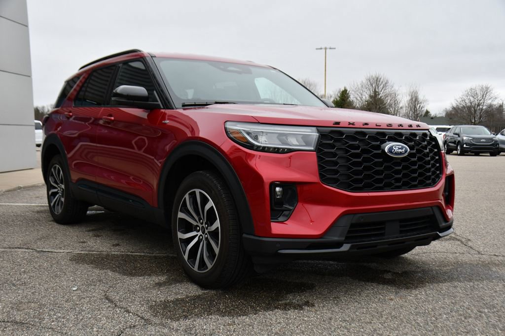 Used 2025 Ford Explorer ST-Line image 9