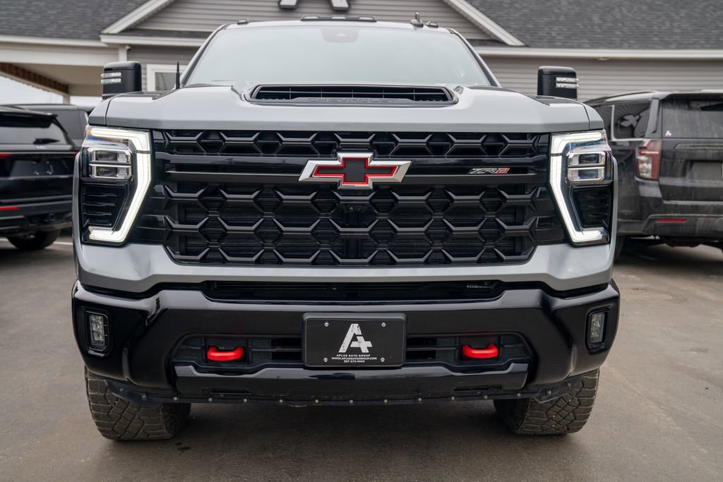 Used 2024 Chevrolet Silverado 2500 ZR2 w/ Technology Package image 9