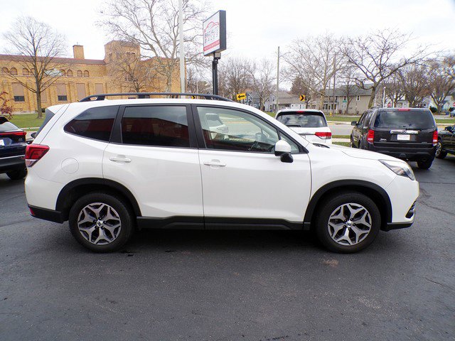 Used 2023 Subaru Forester Premium image 3