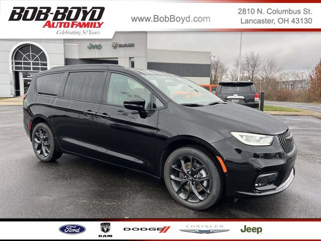 New 2026 Chrysler Pacifica Limited w/ S Appearance Package