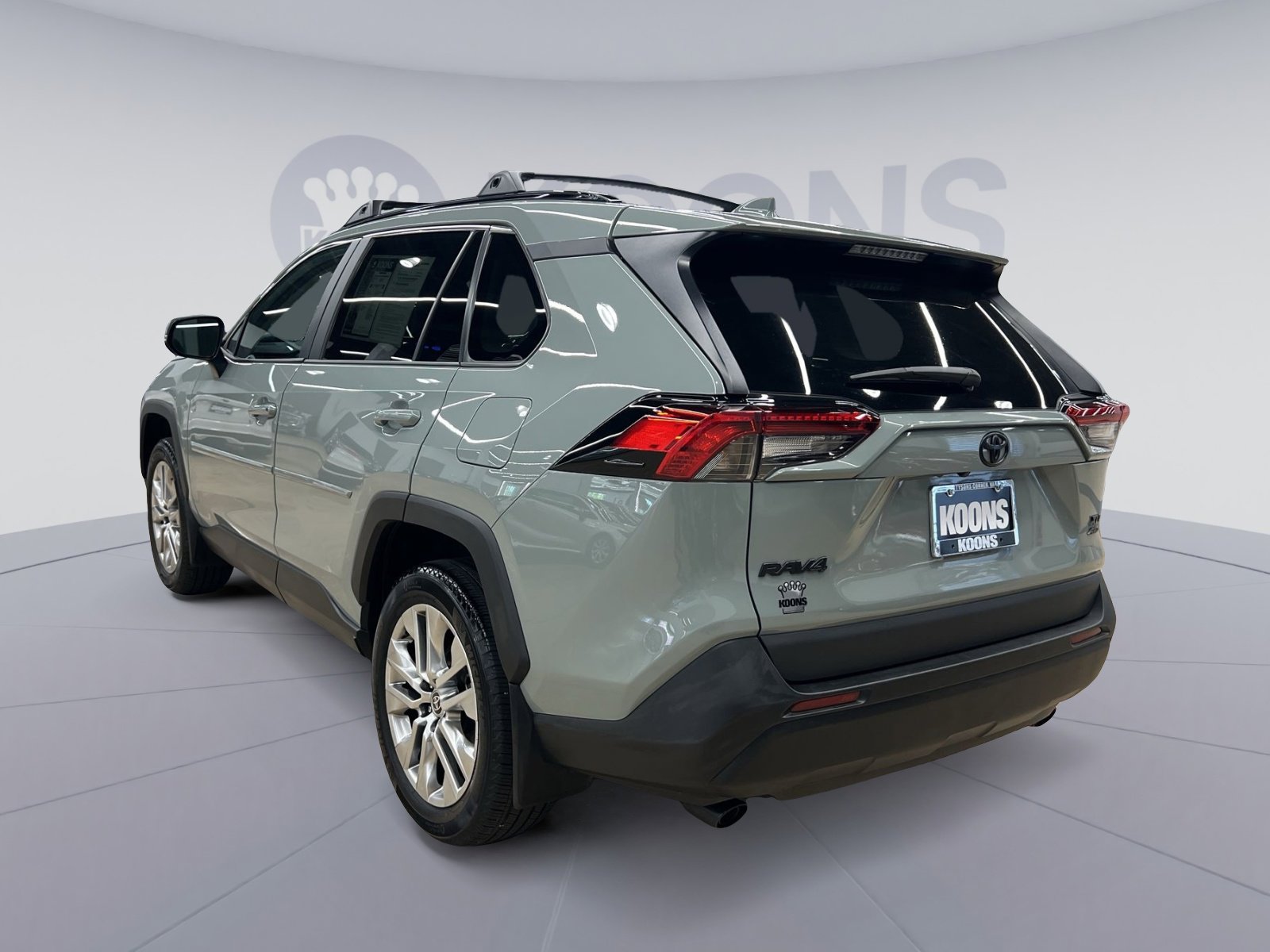 Used 2023 Toyota RAV4 XLE Premium image 8