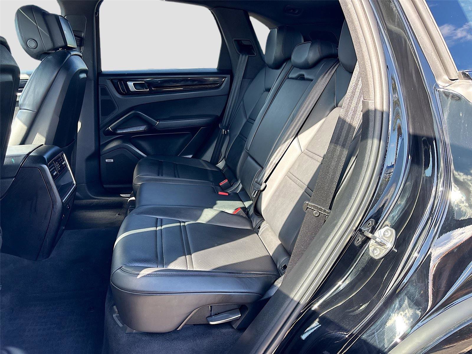 Used 2019 Porsche Cayenne AWD/4WD image 25