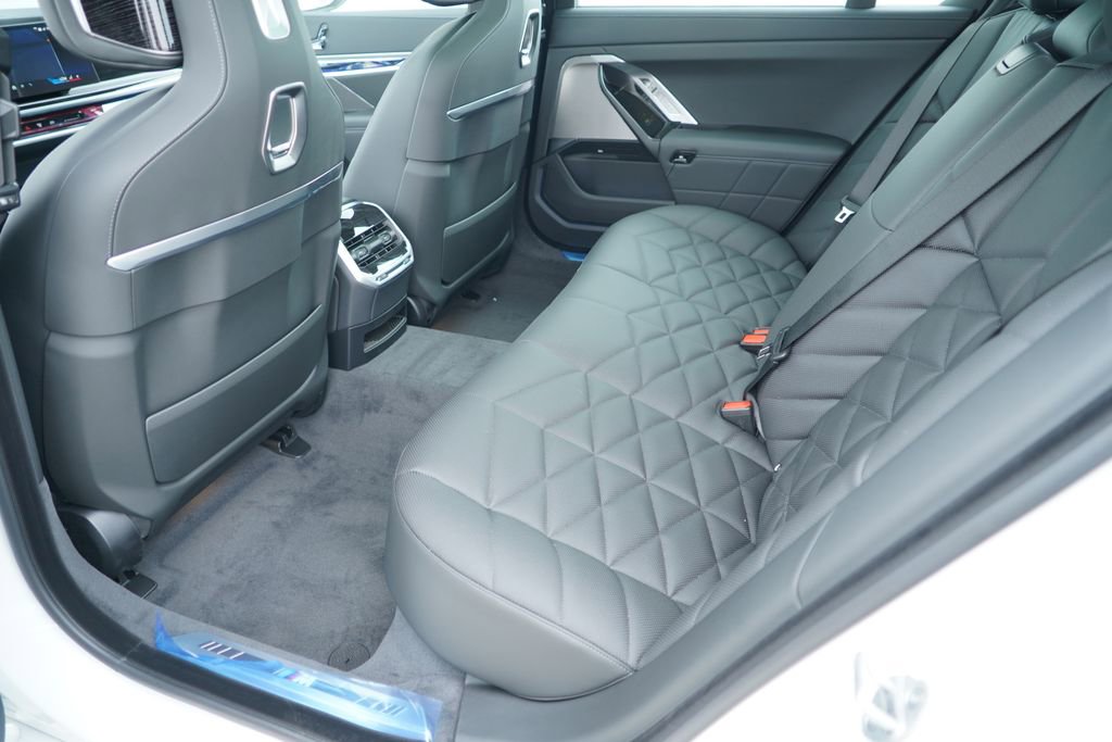 New 2026 BMW 740i w/ Premium Package RWD image 18
