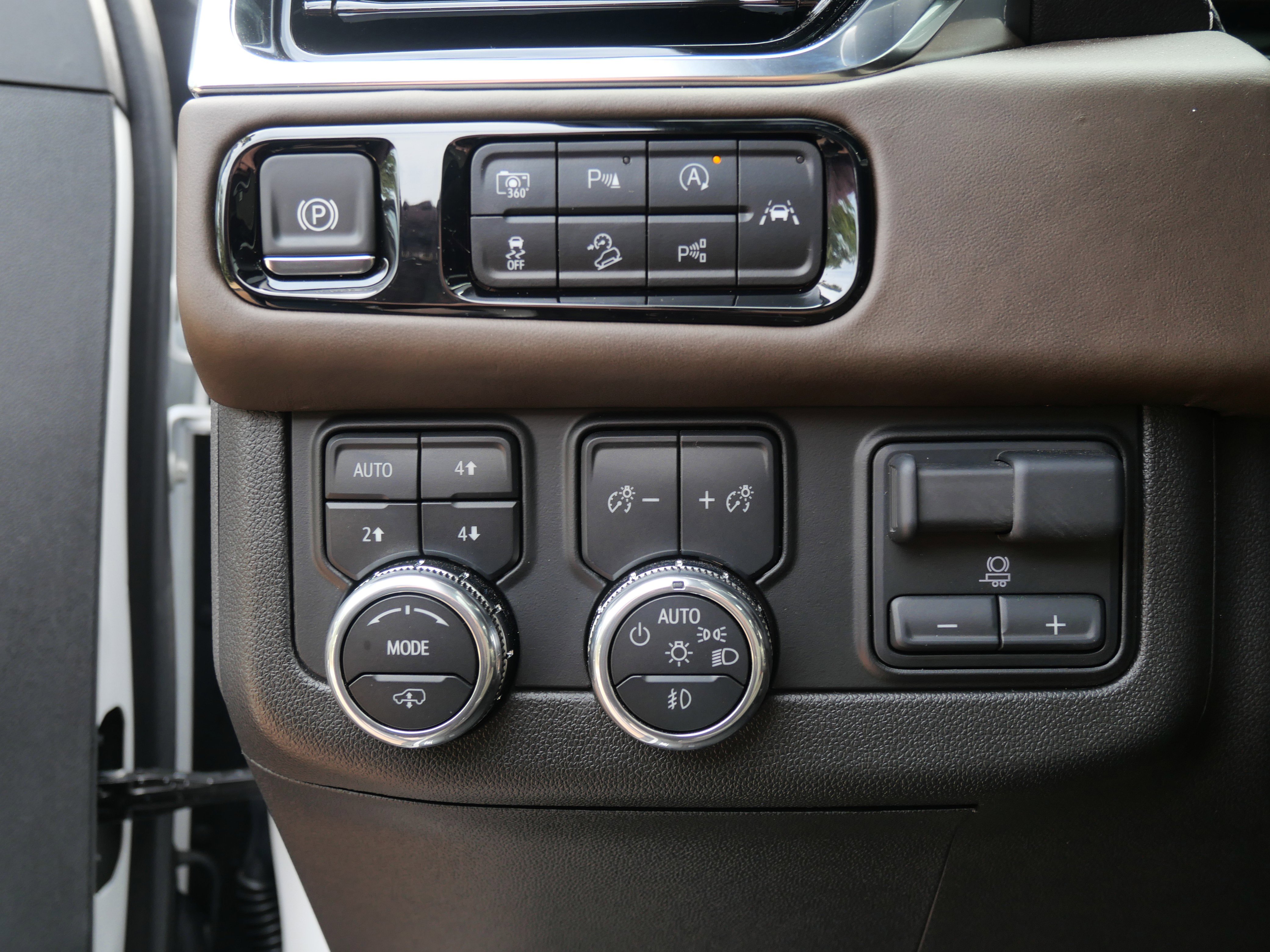 Used 2025 GMC Yukon Denali Ultimate image 12