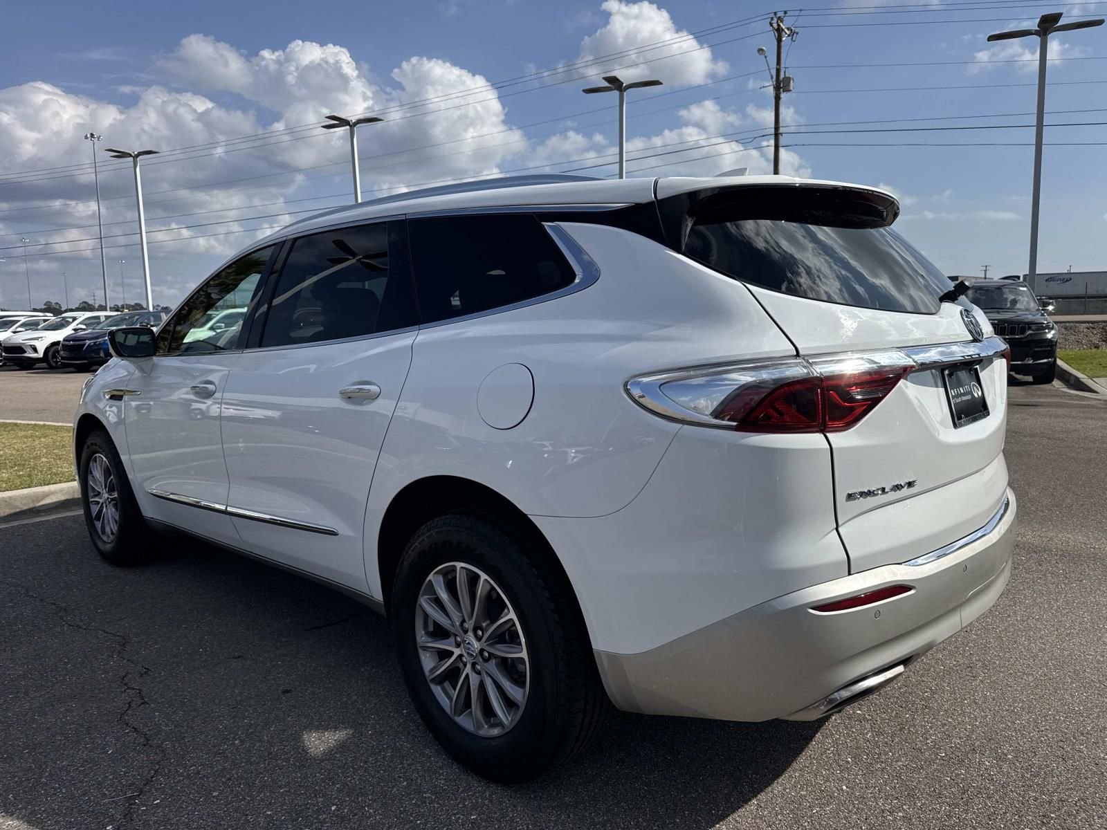 Used 2024 Buick Enclave Premium image 7