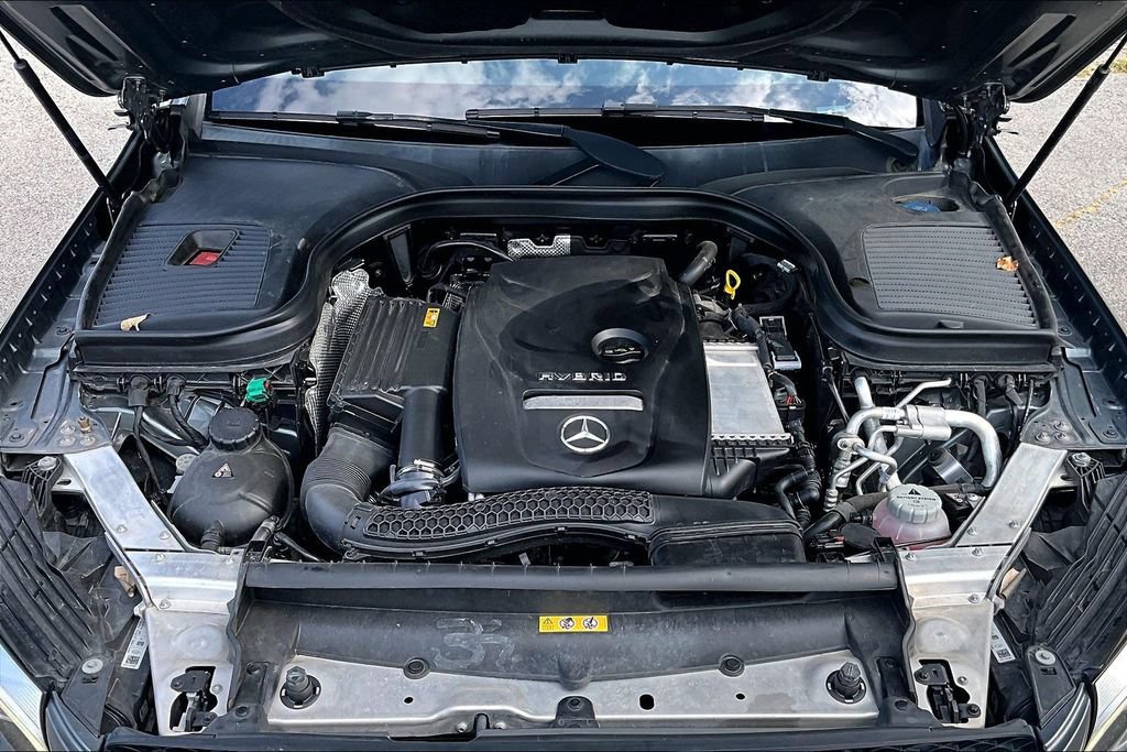 Used 2019 Mercedes-Benz GLC 350e 4MATIC w/ Premium Package image 12