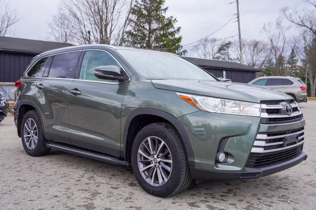 Used 2019 Toyota Highlander XLE w/ Carpet Mat Package (TMS) AWD/4WD image 9