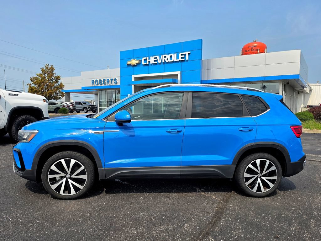 Used 2023 Volkswagen Taos SE FWD image 3