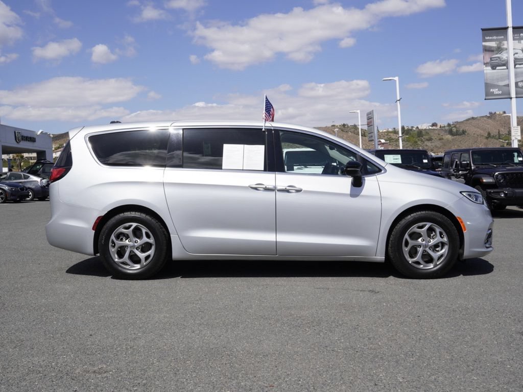 Used 2024 Chrysler Pacifica Limited FWD image 3