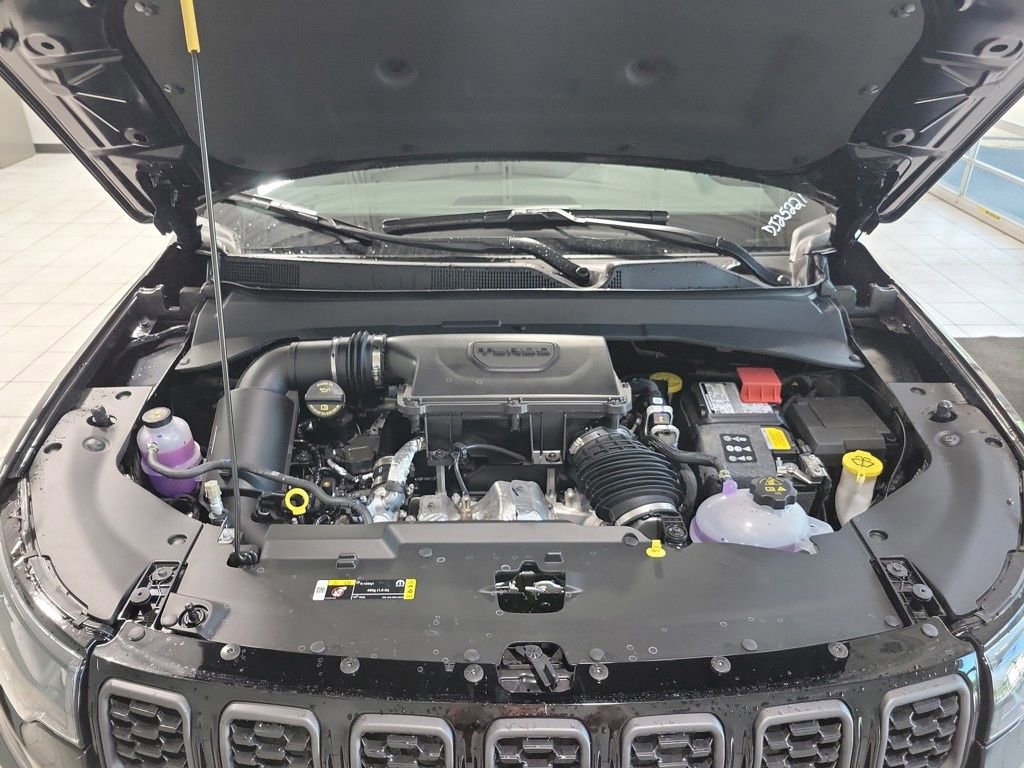 New 2025 Jeep Compass Latitude w/ Sun & Sound Group image 27