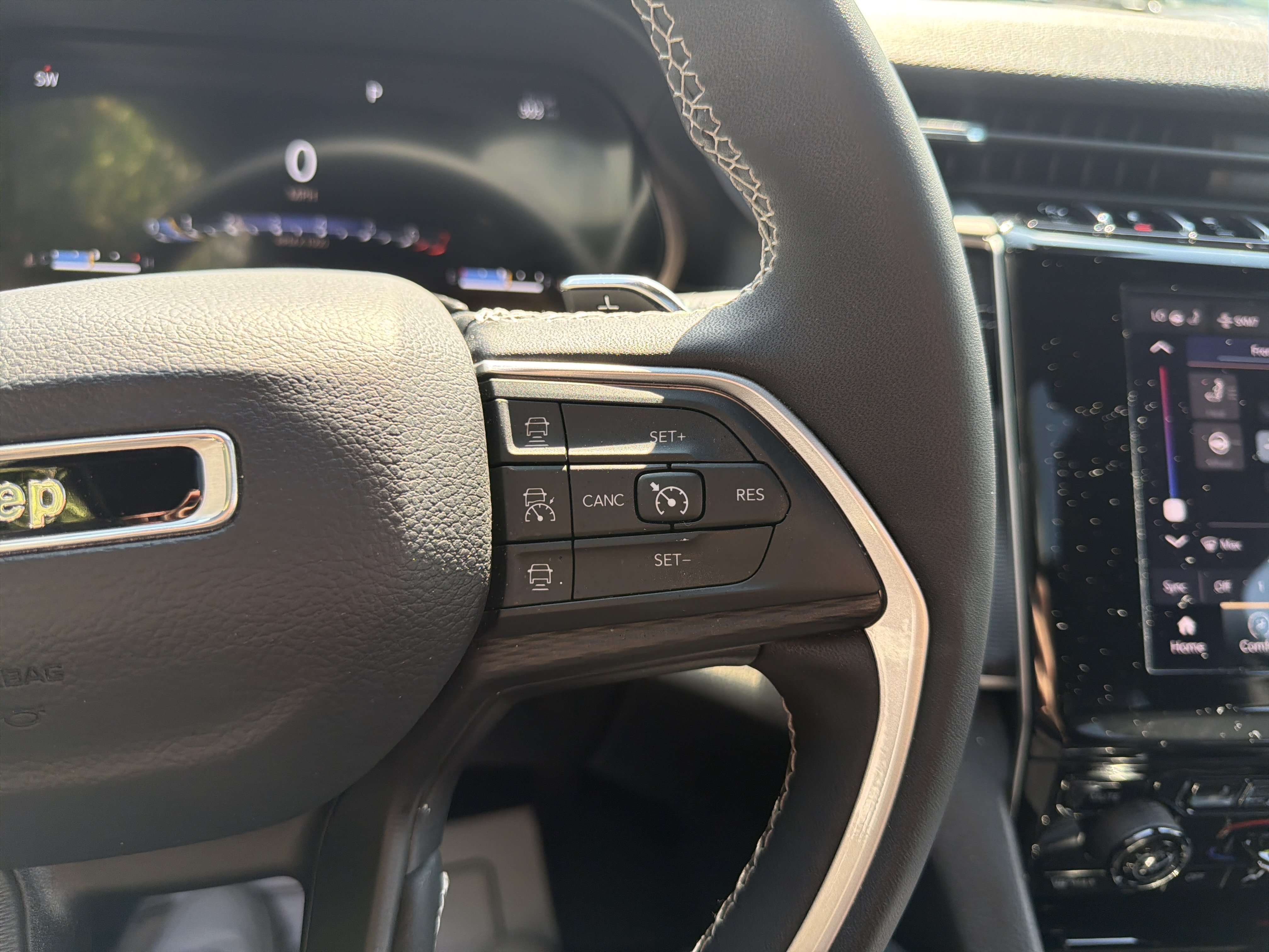 Used 2023 Jeep Grand Cherokee L Laredo AWD/4WD image 20