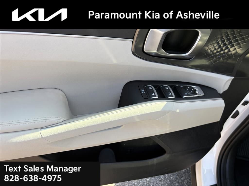 Certified 2025 Kia Sorento EX w/ Panoramic Sunroof Package AWD/4WD image 25