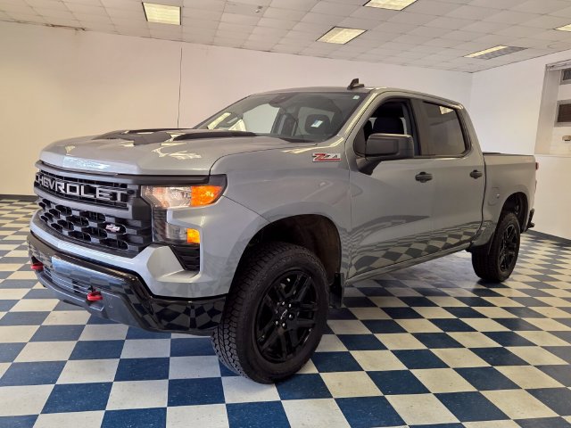 Used 2024 Chevrolet Silverado 1500 Custom Trail Boss AWD/4WD image 3