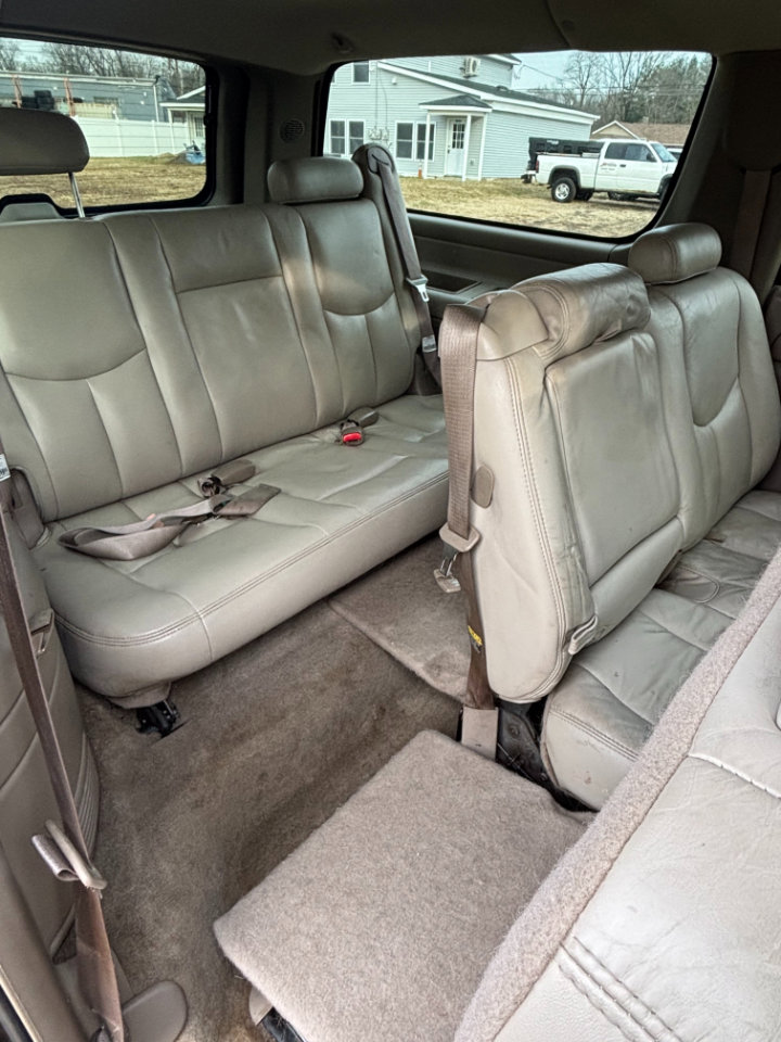 Used 2004 Chevrolet Suburban LT w/ Preferred Equipment Group image 22