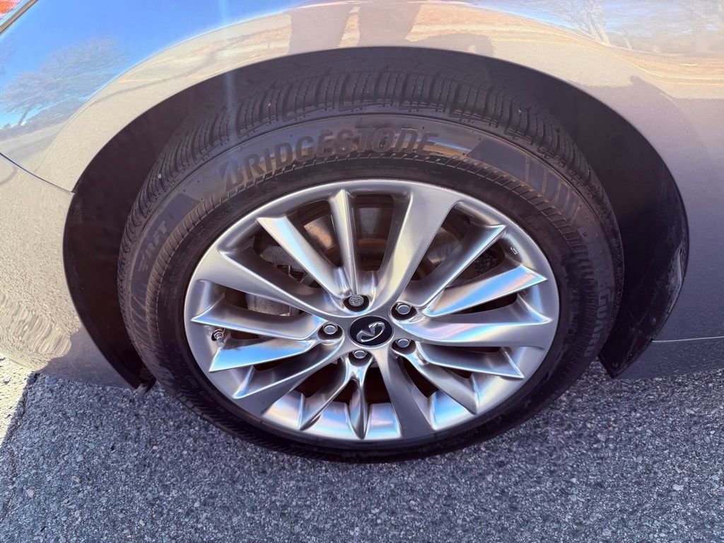 Used 2019 INFINITI Q50 Luxe w/ Essential Package (3.0T Luxe) image 16