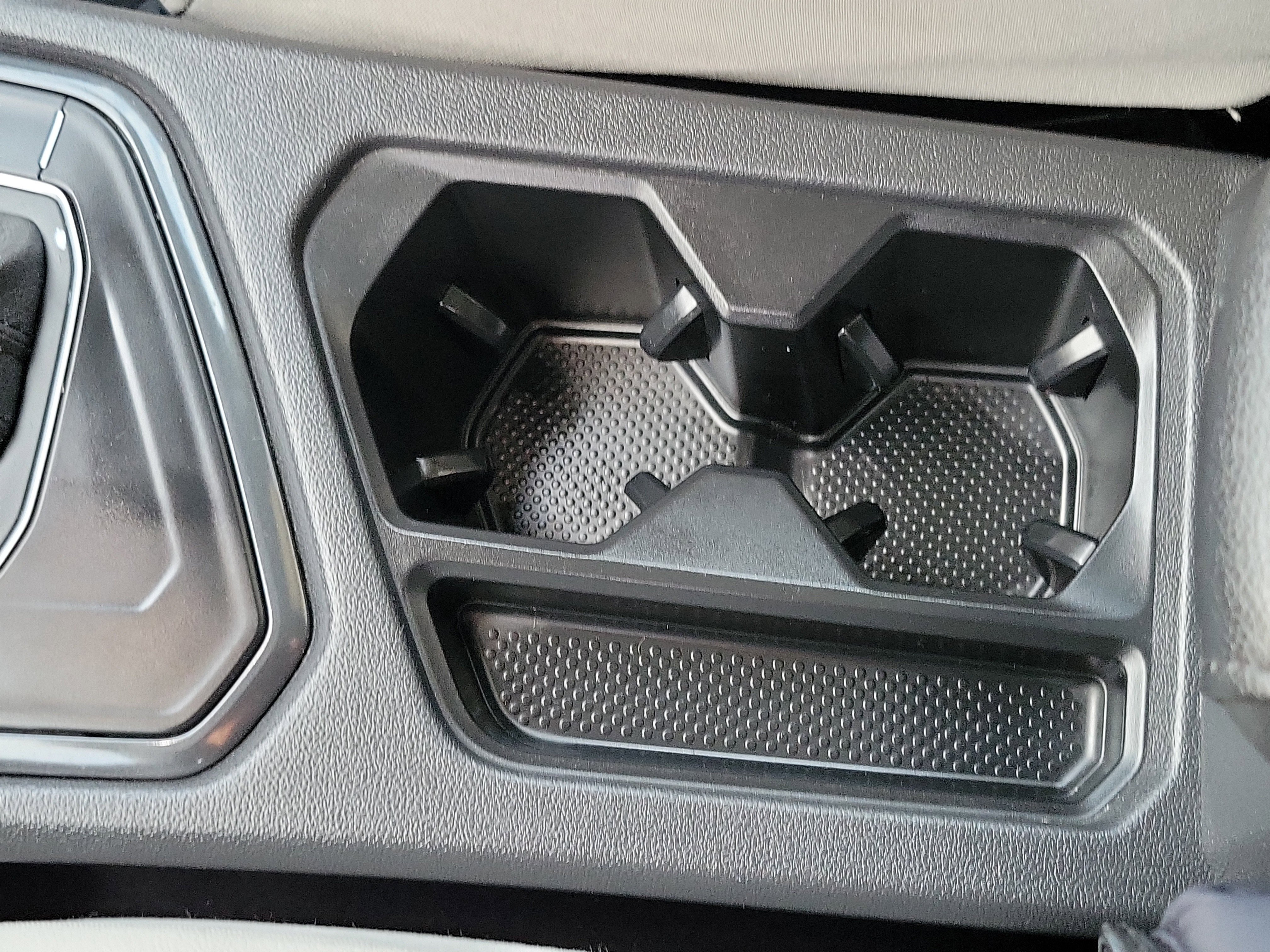 Used 2019 Volkswagen Tiguan SE w/ Panoramic Sunroof Package FWD image 17
