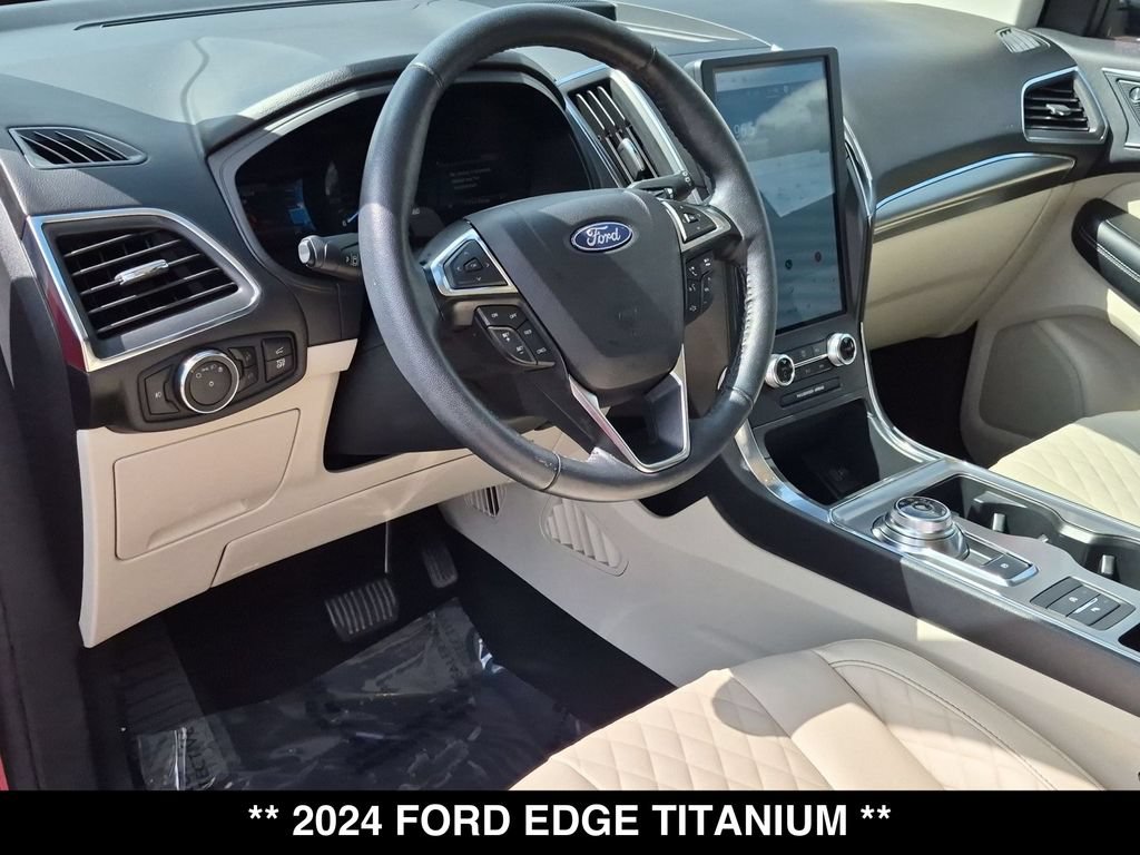 Used 2024 Ford Edge Titanium AWD/4WD image 2