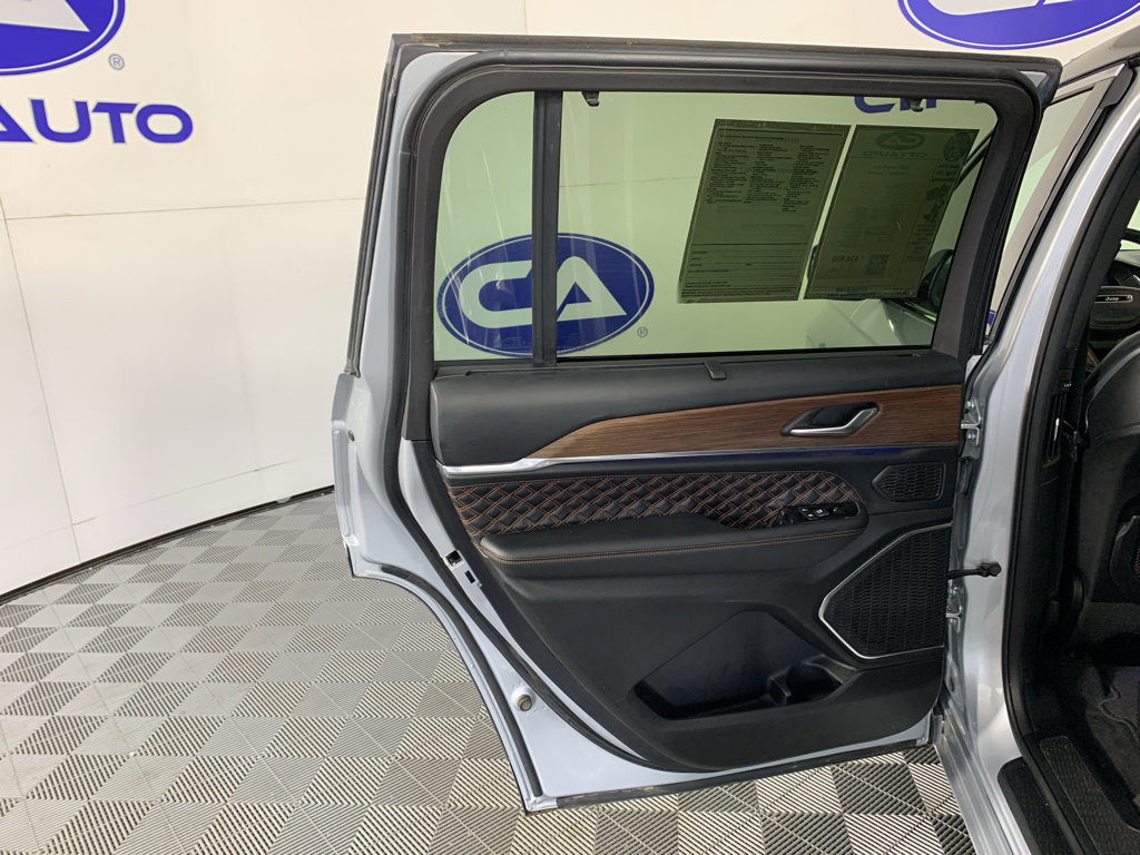 Used 2021 Jeep Grand Cherokee L Summit w/ Advanced Protech Group IV image 30