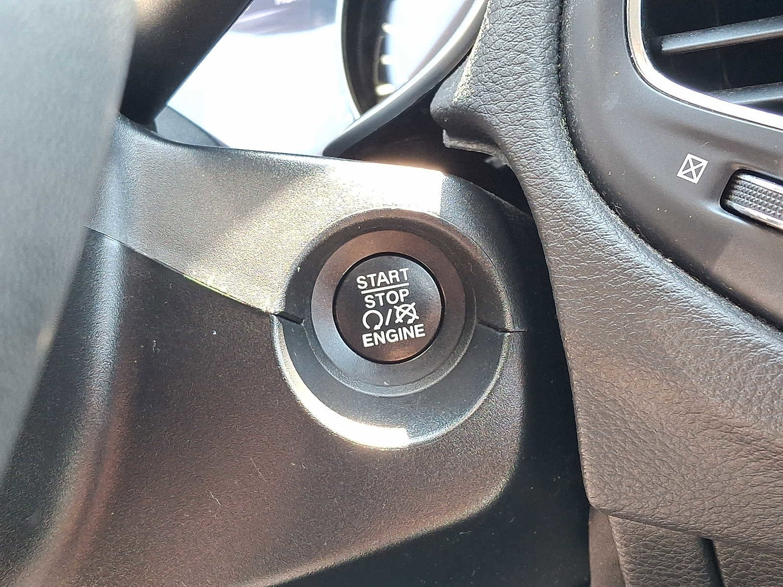 Certified 2021 Jeep Compass Latitude image 25