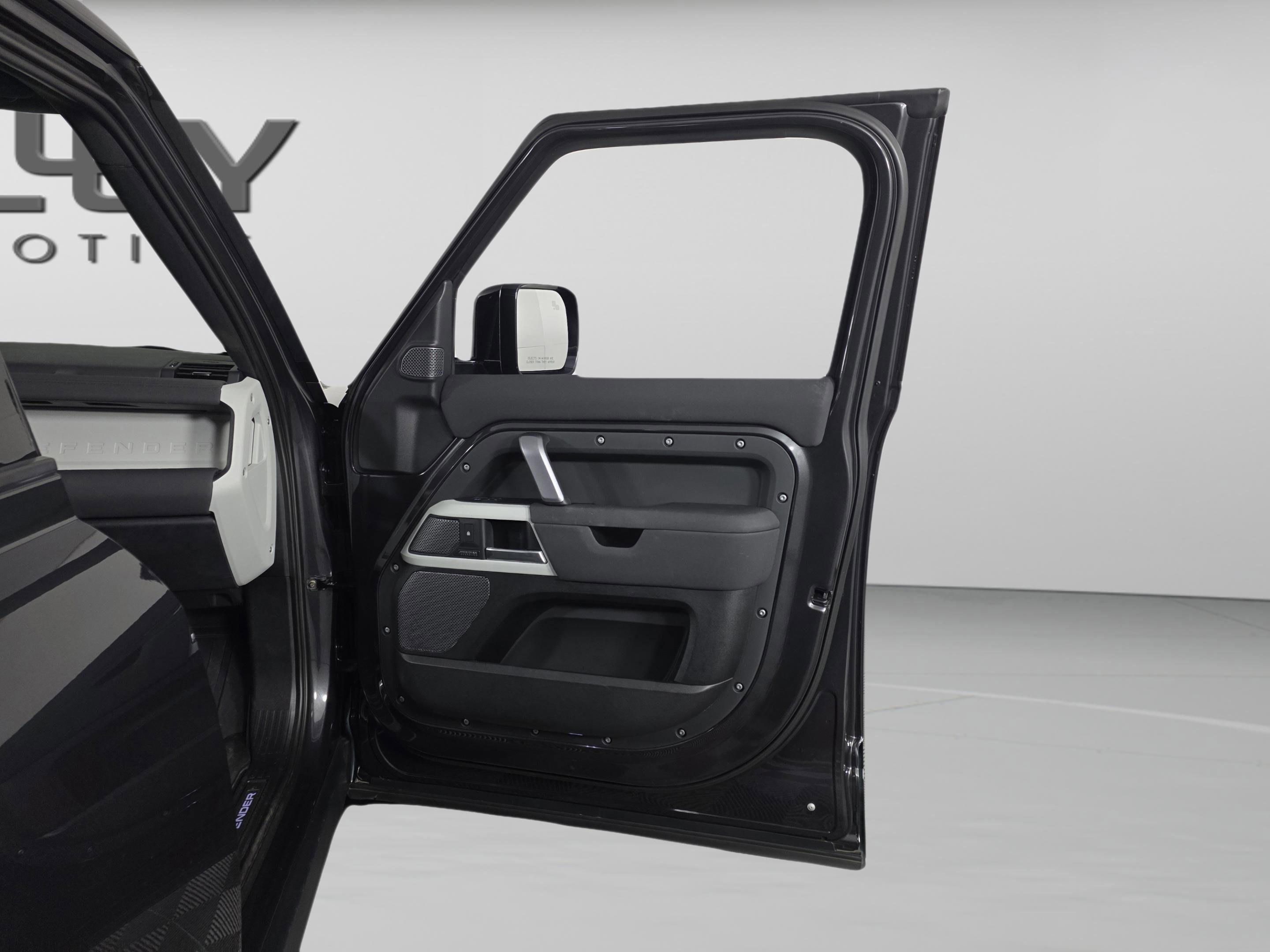 Used 2022 Land Rover Defender 110 X-Dynamic SE image 26