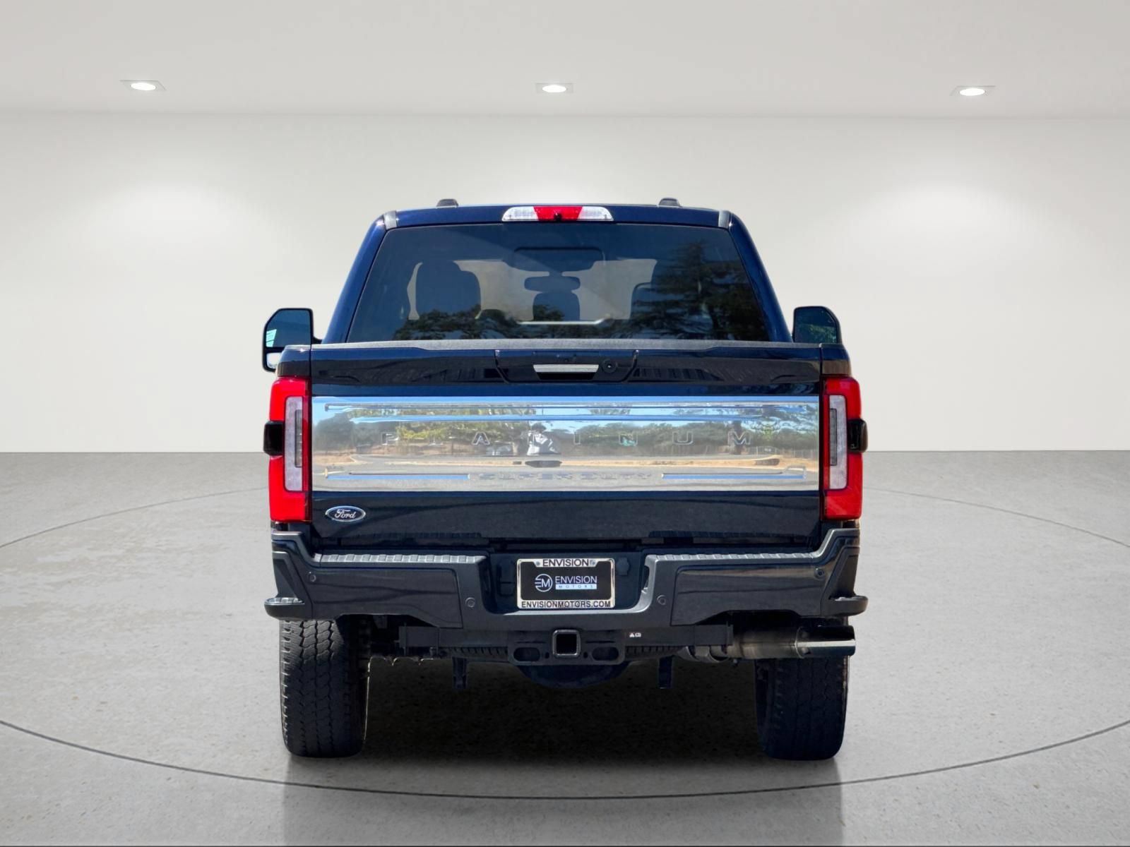 Used 2024 Ford F250 Platinum w/ FX4 Off-Road Package AWD/4WD image 5