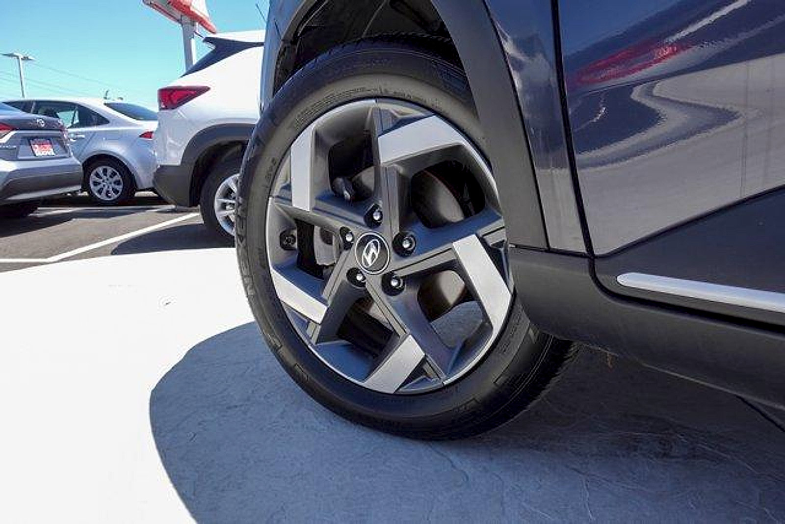 Used 2021 Hyundai Venue FWD image 8