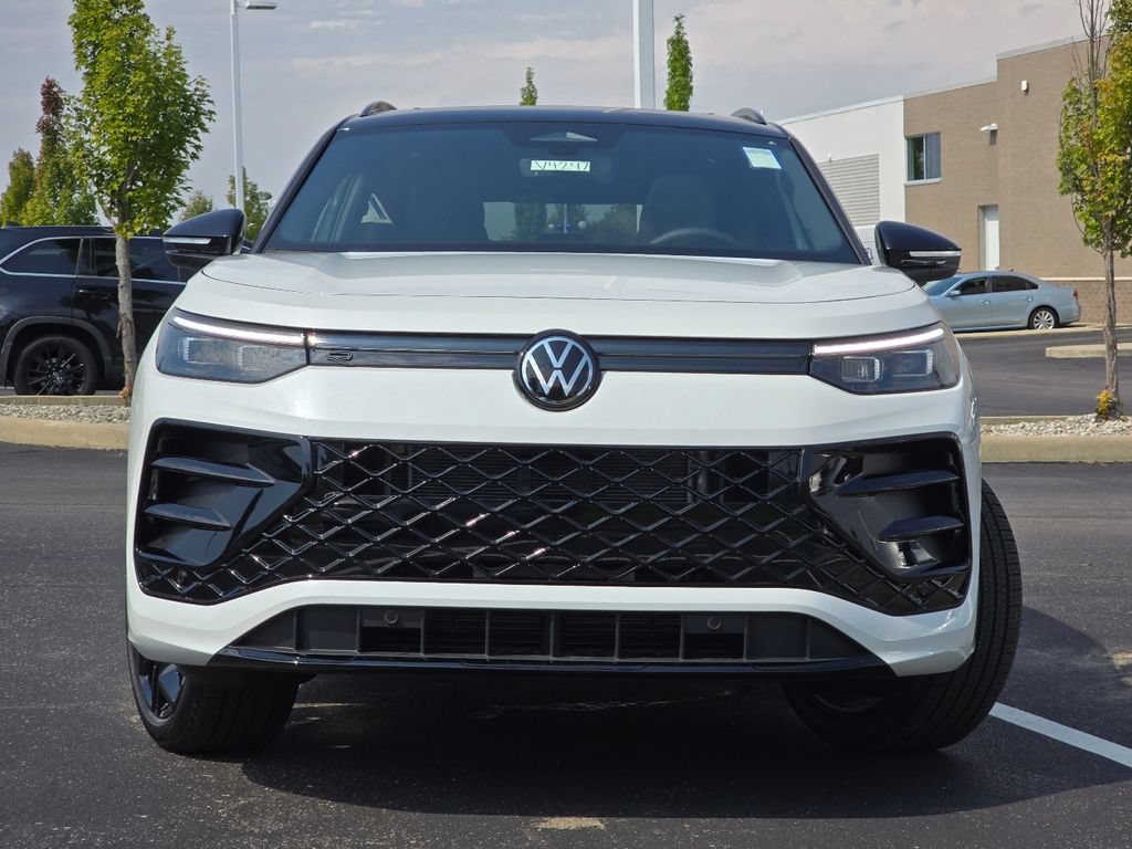 New 2026 Volkswagen Tiguan SE R-Line AWD/4WD image 9