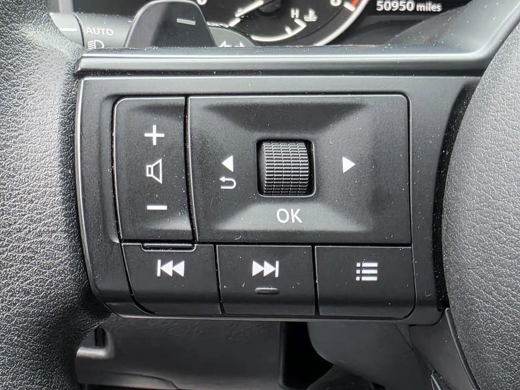 Used 2024 Nissan Rogue SV FWD image 25