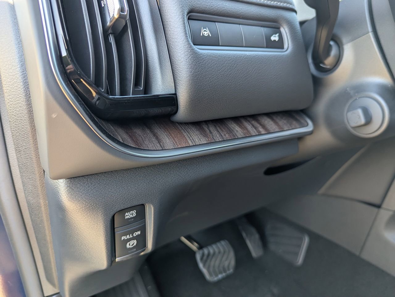 New 2026 Nissan Armada SL w/ Captain's Chari Seat Package image 16