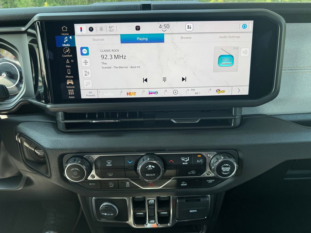 New 2025 Jeep Gladiator Sport image 24