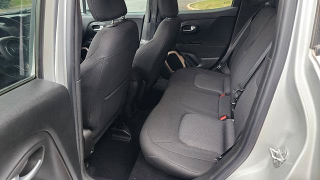 Used 2015 Jeep Renegade Latitude FWD image 15